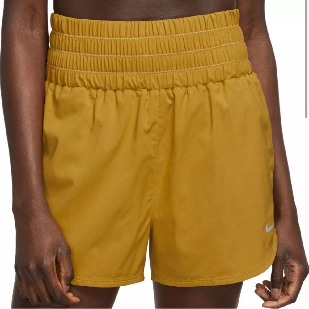 Nike One Women's Dri-FIT Ultra High-Waisted 3" S Brief-Lined Shorts